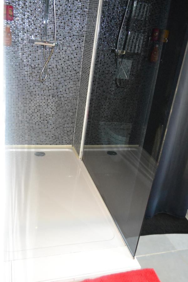 SUITE 30 m2 IDEALE POUR 2 PERSONNES Flassans-sur-Issole Bagian luar foto