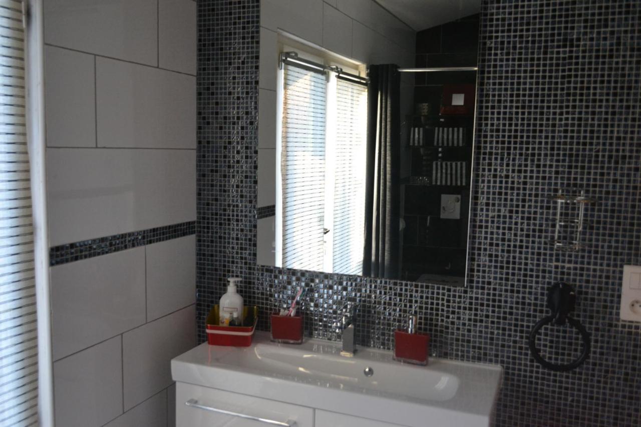 SUITE 30 m2 IDEALE POUR 2 PERSONNES Flassans-sur-Issole Bagian luar foto
