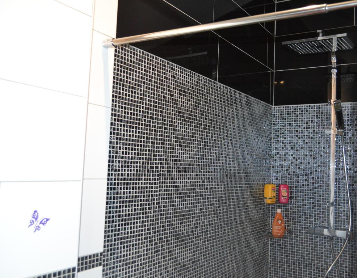 SUITE 30 m2 IDEALE POUR 2 PERSONNES Flassans-sur-Issole Bagian luar foto
