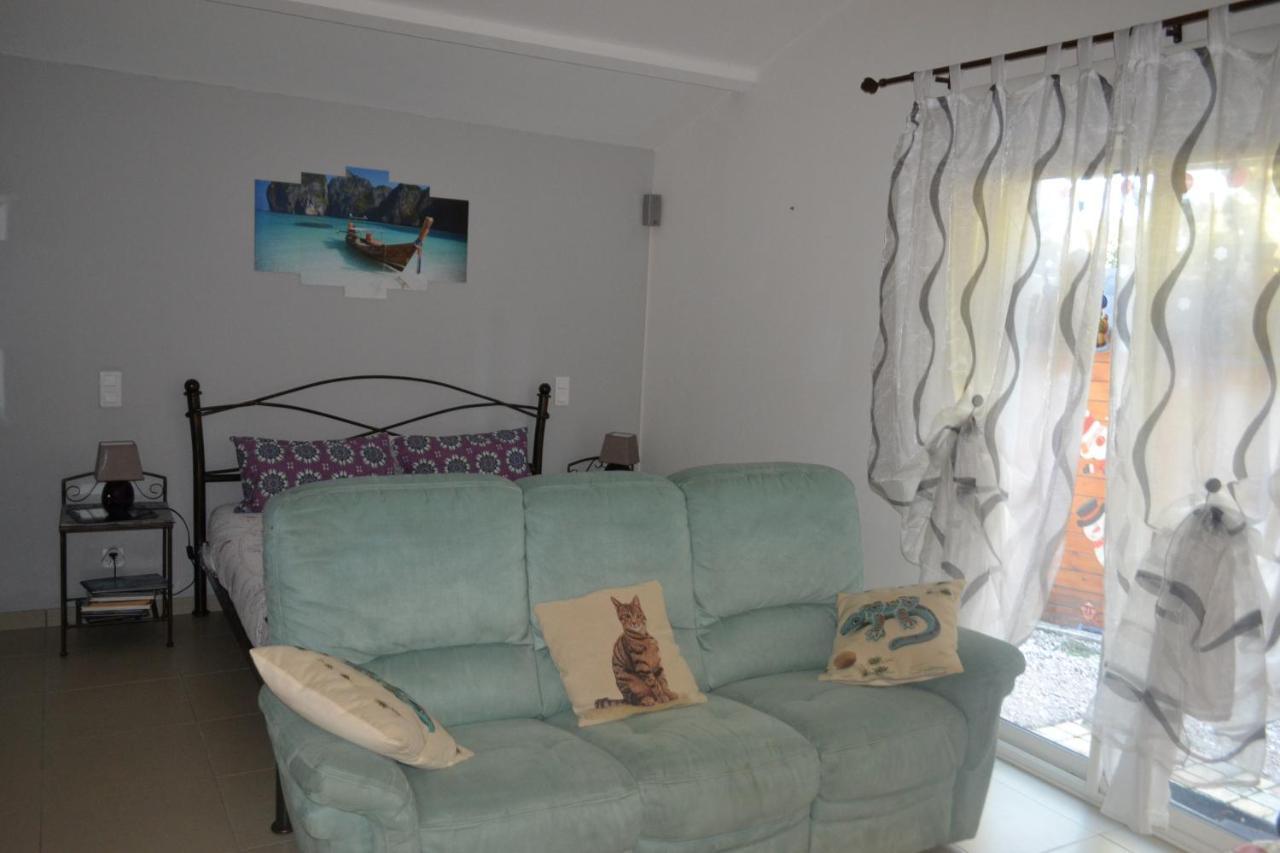 SUITE 30 m2 IDEALE POUR 2 PERSONNES Flassans-sur-Issole Bagian luar foto