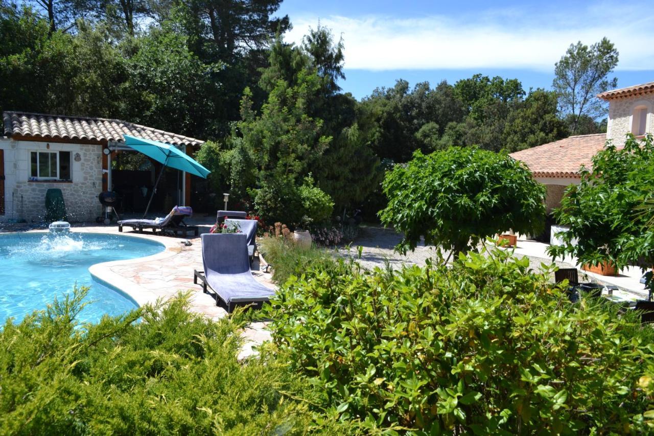 SUITE 30 m2 IDEALE POUR 2 PERSONNES Flassans-sur-Issole Bagian luar foto